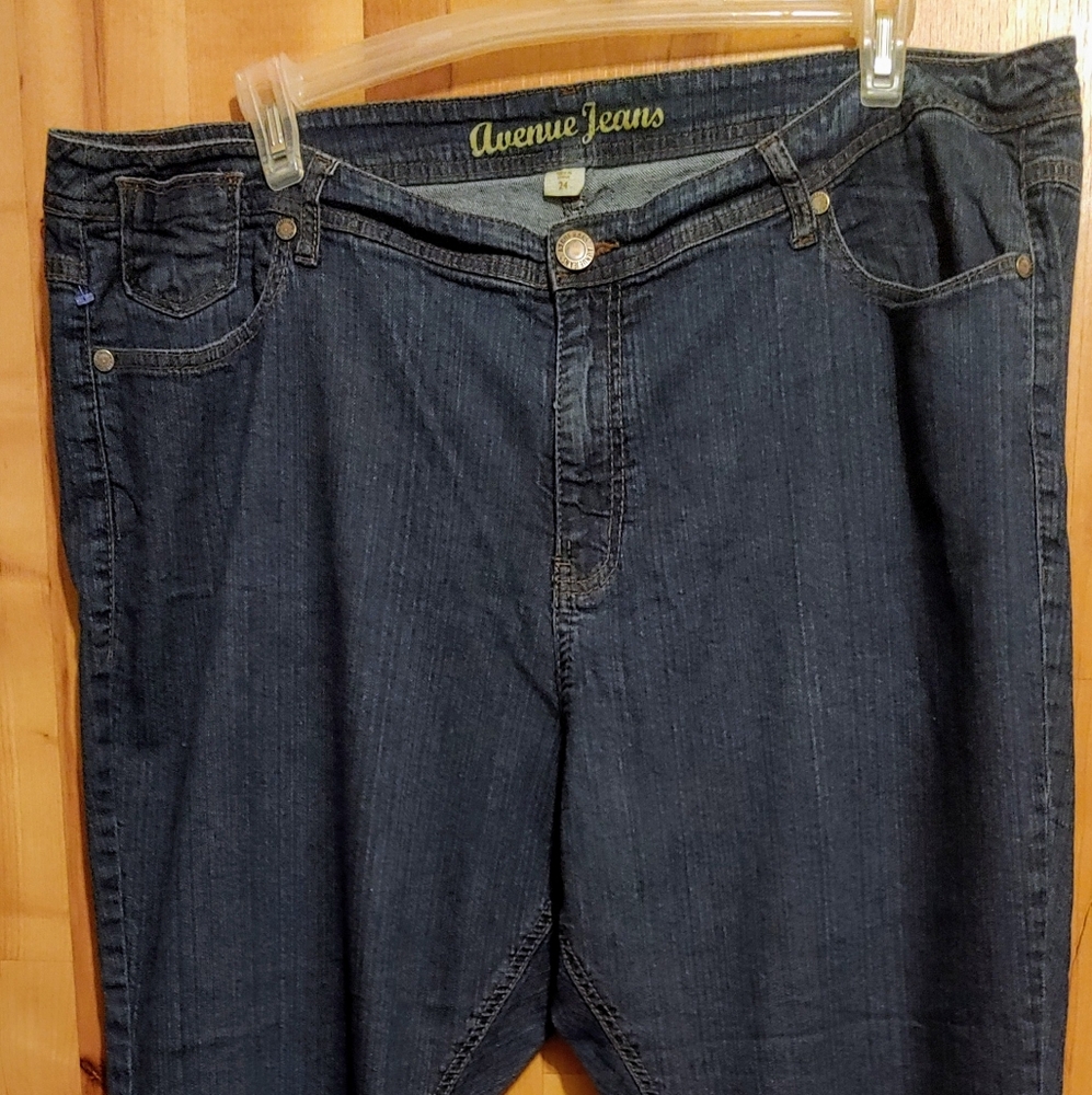 Avenue Jeans Women's Plus 24  Dark Wash Denim Cropped Jeans Five Pocket